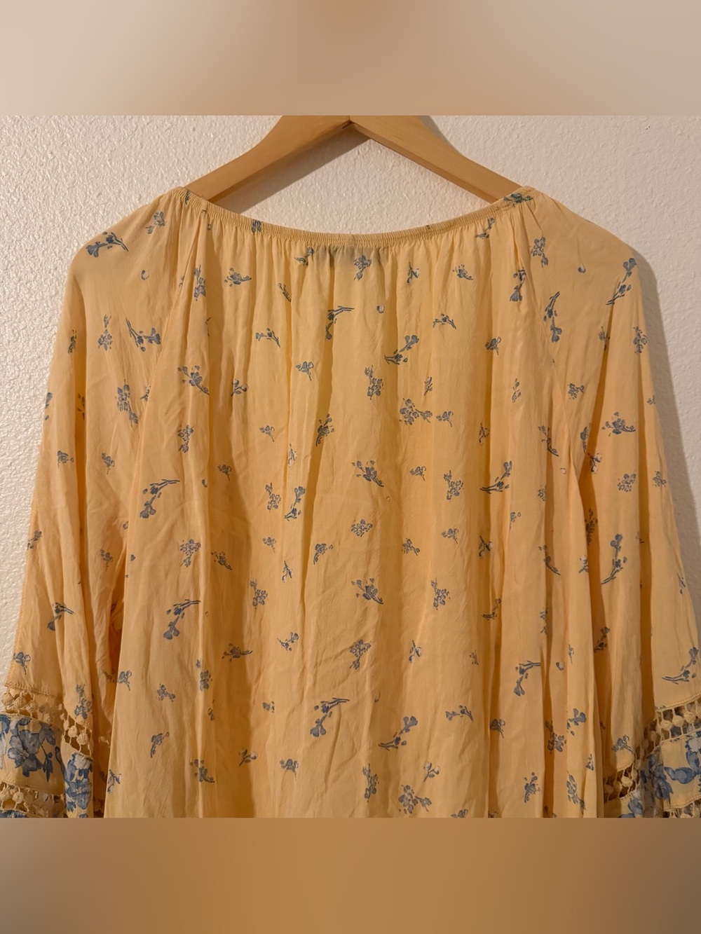 Fever Yellow Floral Peasant Blouse with Blue Trim Size 2X - Picture 7 of 10
